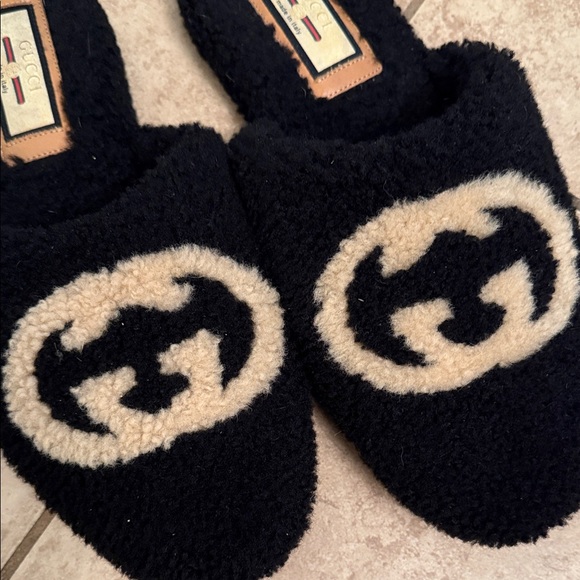 Cozy Gucci Black and Tan Fuzzy Slippers - Picture 3 of 5